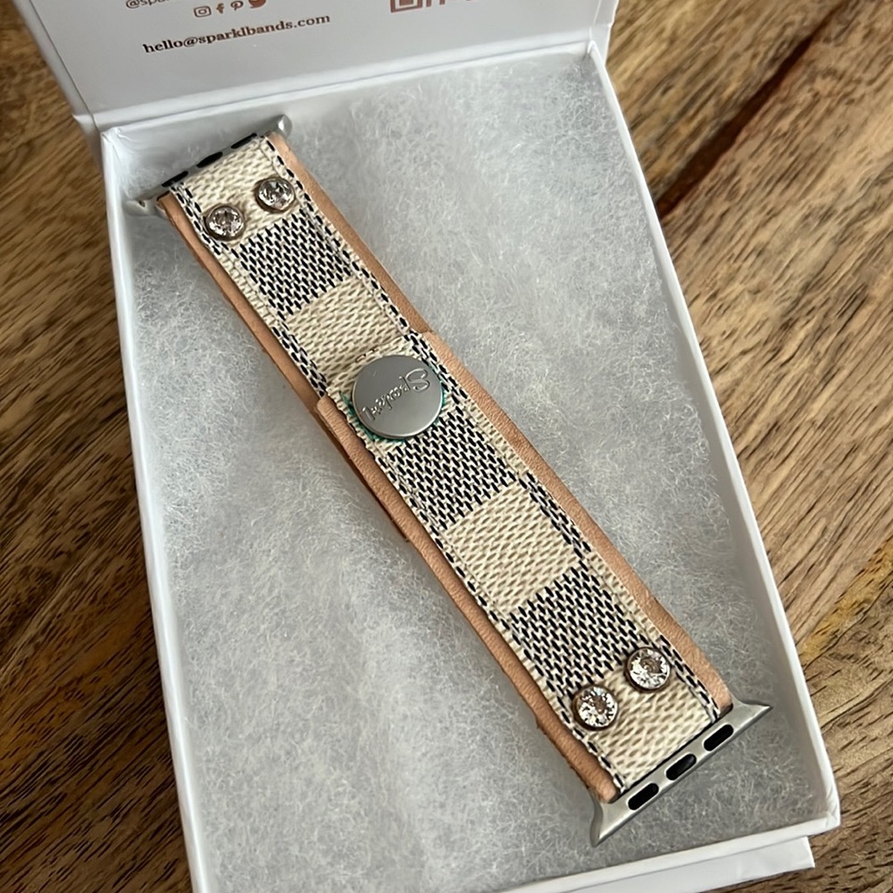 42 mm Apple Watch Louis Vuitton upcycled band